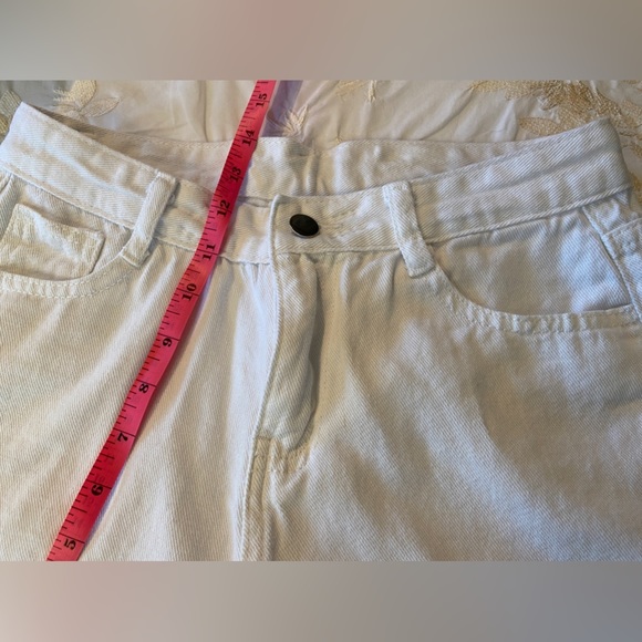NWOT“JEANS” Sz-L Juniors/58 China- Cute Off White Jean Shorts-Soft Movable Cloth - Picture 9 of 15